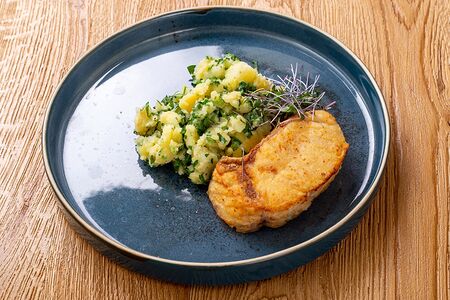 Улов дня с мятым картофелем