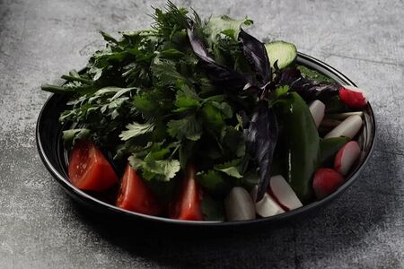 Ассорти из свежей зелени 