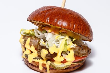 Бургер с тигровой креветкой