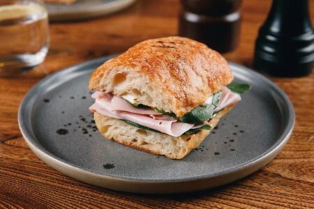 Сэндвич с мортаделлой, трюфельный мусс