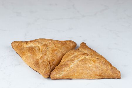 Слойка с сыром, творогом и зеленью