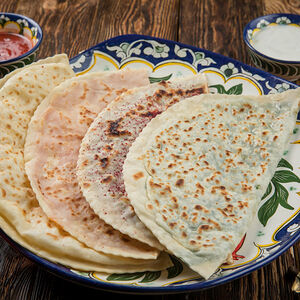 Бакинские кутабы с зеленью