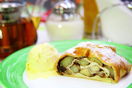 Штрудель яблочный