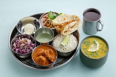 Чикен тхали, суп дал, напиток