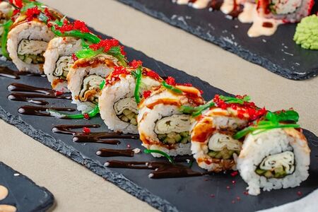 Ролл с угрем