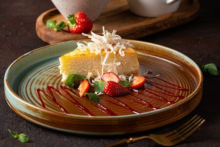 Чизкейк с ягодным соусом