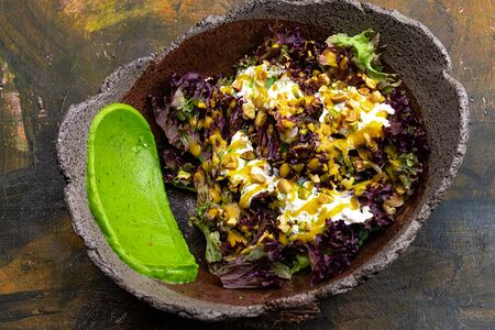 Микс листьев салата со страчателлой