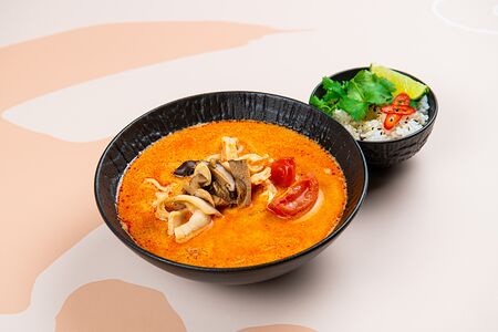 Том ям с морепродуктами