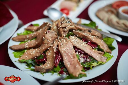 Салат с утиной грудкой