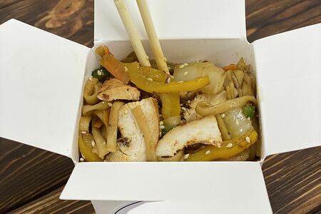 Вок с курицей