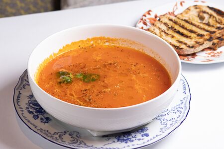 Томатный суп с креветками