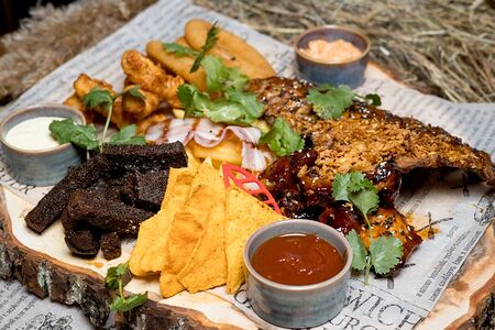 Большое плато закусок