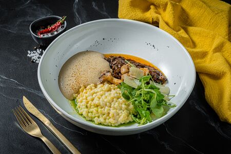 Фермерский козленок с птитимом, грибами и мусс из пармезана