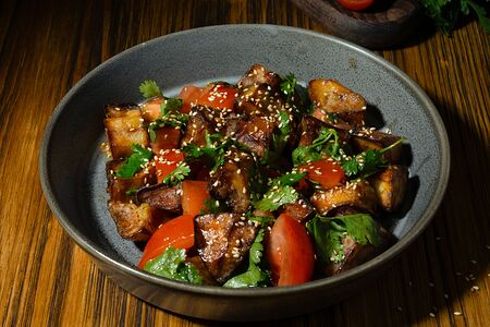 Салат с жареными баклажанами