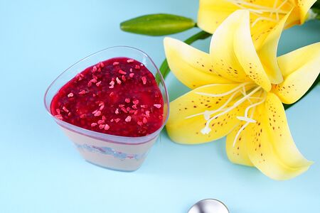 Десерт в стаканчике Шоколадно-малиновый