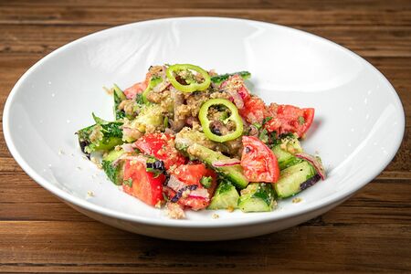 Салат по-грузински с грецкими орехами