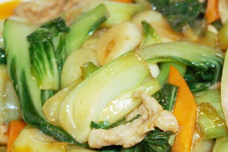 Свинина, жаренная с корешковой капустой