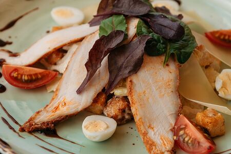 Салат Цезарь с куриным филе