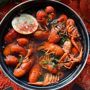 Раки средне-крупные в ароматном бульоне 