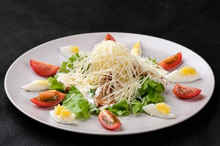 Салат Цезарь с курицей