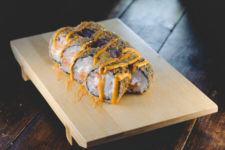 Жареный ролл с креветкой