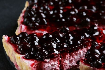 Тарт с чёрной смородиной