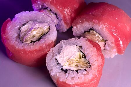 Ролл с тунцом люкс