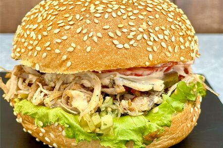 Бургер с рваным мясом