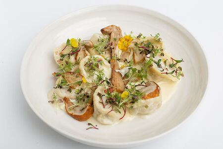 Пельмени с диким кабаном и лесными грибами