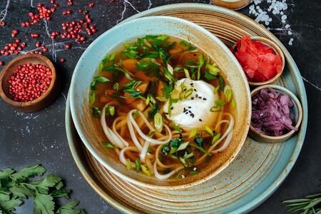 Рамен с пряной курицей