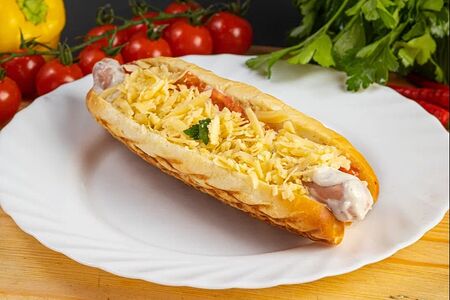 Дог с сосиской и сыром