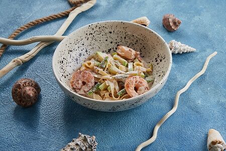 Паста с креветками и масаго