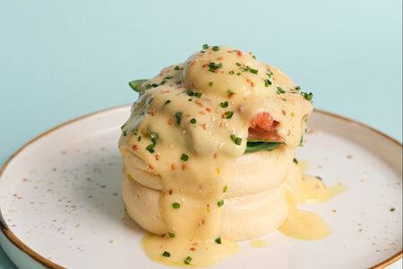 Лосось на панкейке