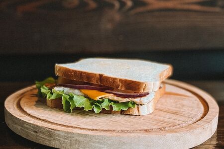 Сэндвич с курицей средний