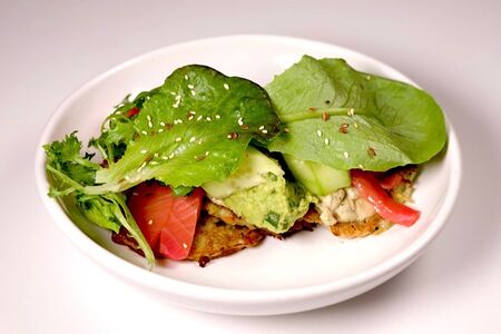 Картофельные драники с лососем слабой соли и мягким сыром