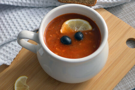 Солянка сборная мясная со сметаной