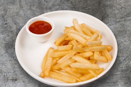 Картофель фри с кетчупом