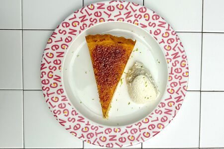 Лимонный тарт с юдзу-сметаной