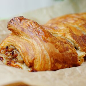 Слоеный пирог с мясом и грибами