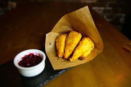 Копченый сыр сулугуни в кляре