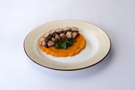 Утиная грудка с морковным пюре