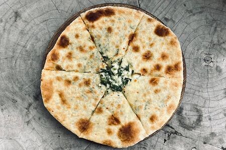 Хачапури с сыром и шпинатом 