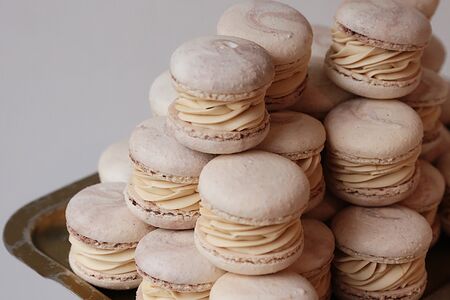 Макарон Сливочный раф с тягучей соленой ириской