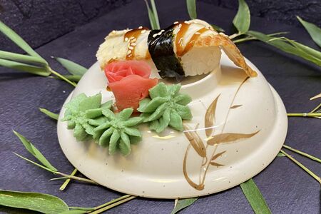 Суши с угрем