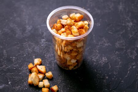 Чесночные сухарики