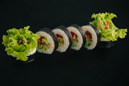 Ролл овощной с вяленым томатом