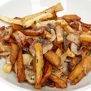 Картофель, жаренный с грибами и луком