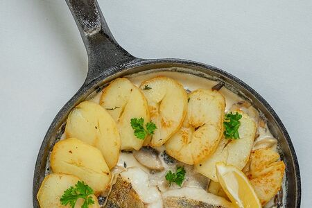 Астраханский судак с золотистым картофелем