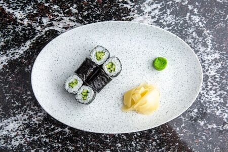 Ролл с огурцом