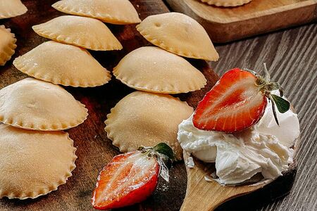 Равиоли с клубникой